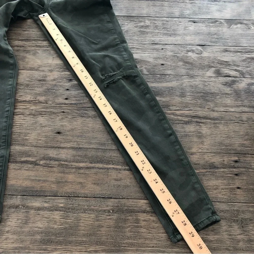 American Eagle size 4 Reg Green Camouflage Curvy Super Hi‎ Rise Jeggings Pants